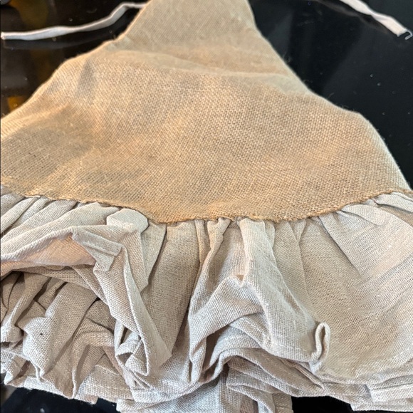 Natural Burlap Ruffled Christmas Tree Skirt - Picture 2 of 2
